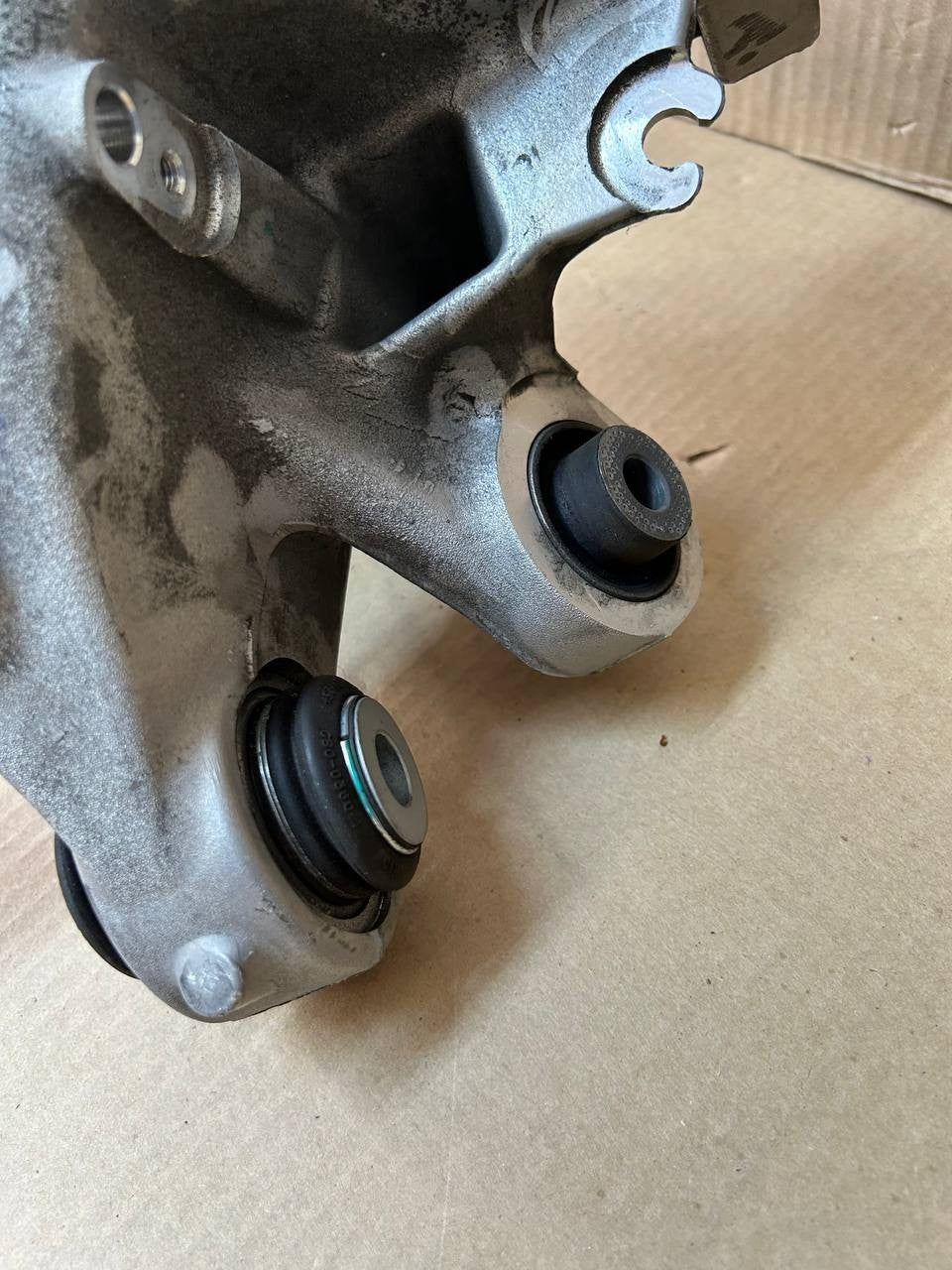 ✅ 2020-2024 Tesla Model Y Rear Left Suspension Knuckle Spindle 1188411-00-G