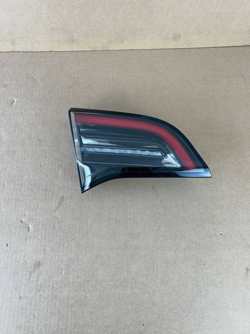✅ 17-23 Tesla Model Y/3 Rear Left Side Tail Light 3 Pin 1077403-00-B w/scratches