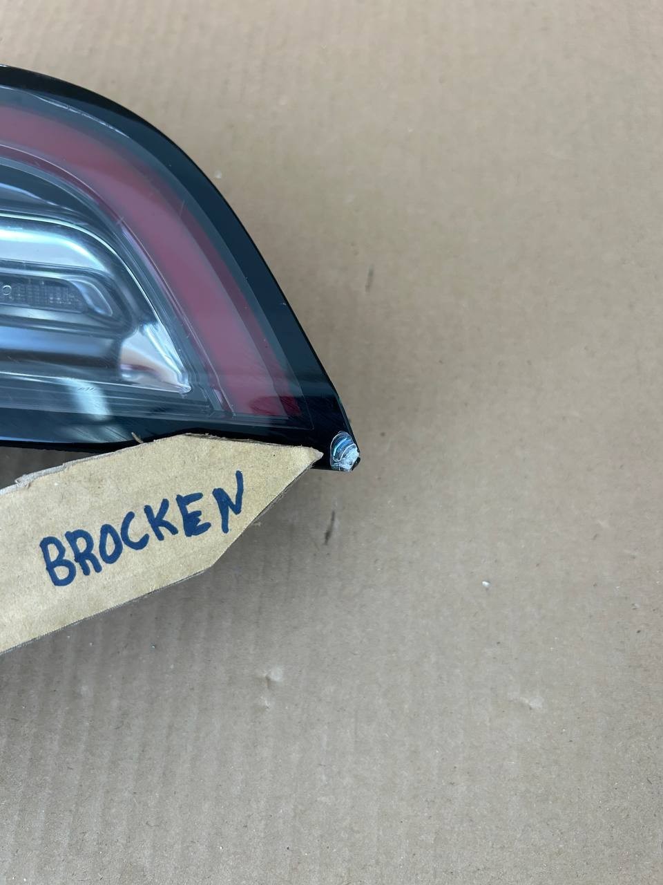 ✅ OEM 17-23 Tesla Model Y/3 Rear Left Side Tail Light 3 Pin 1077403-00 /broken