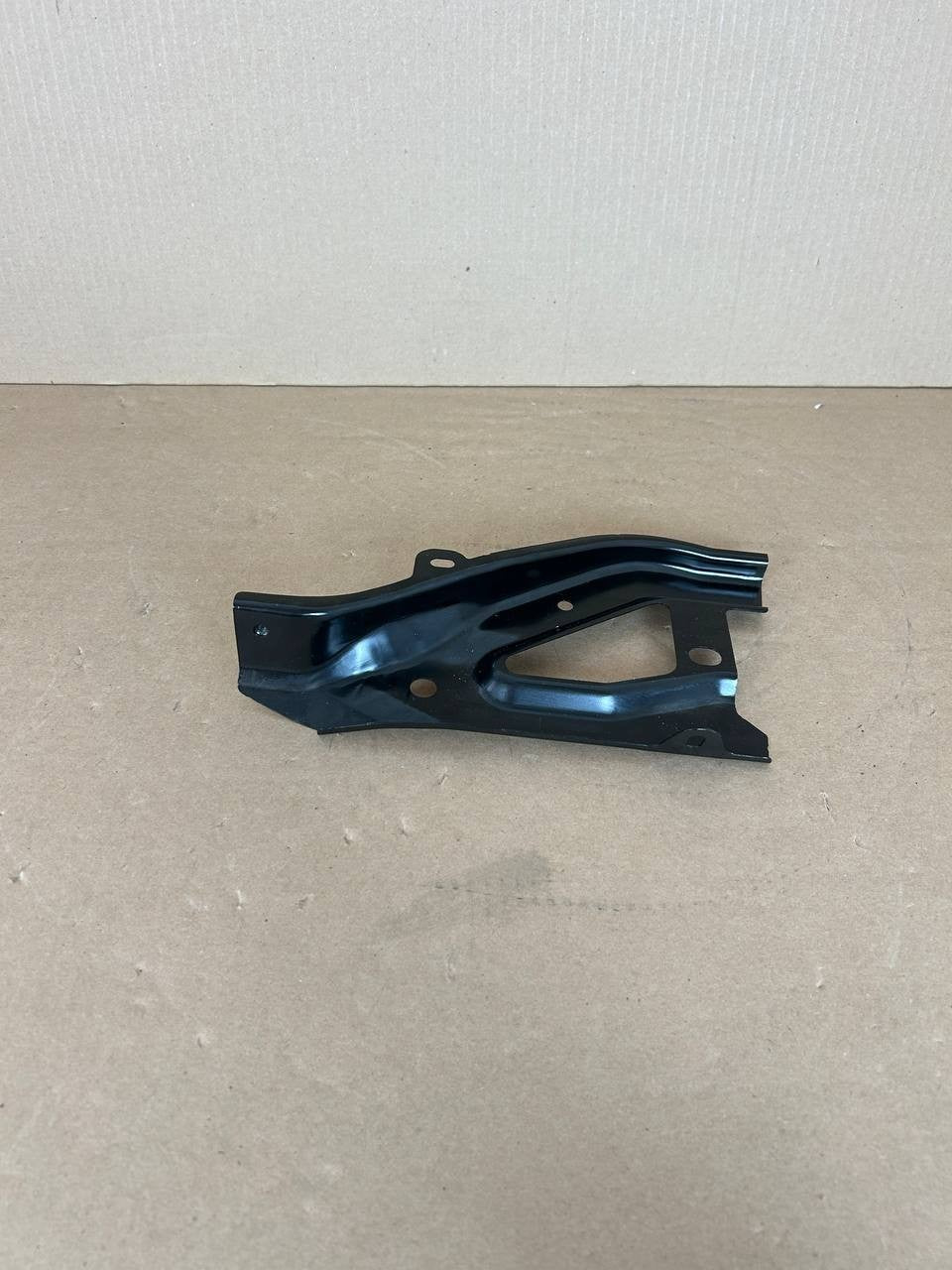 NEW! 20-22 Tesla Model Y Lower Fender Supports Bracket Left Side 1487577-00-A