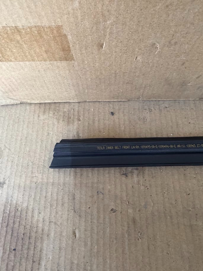 ✅2017-2023  Tesla Model 3 Front Left Door Inner Belt Seal 1007656