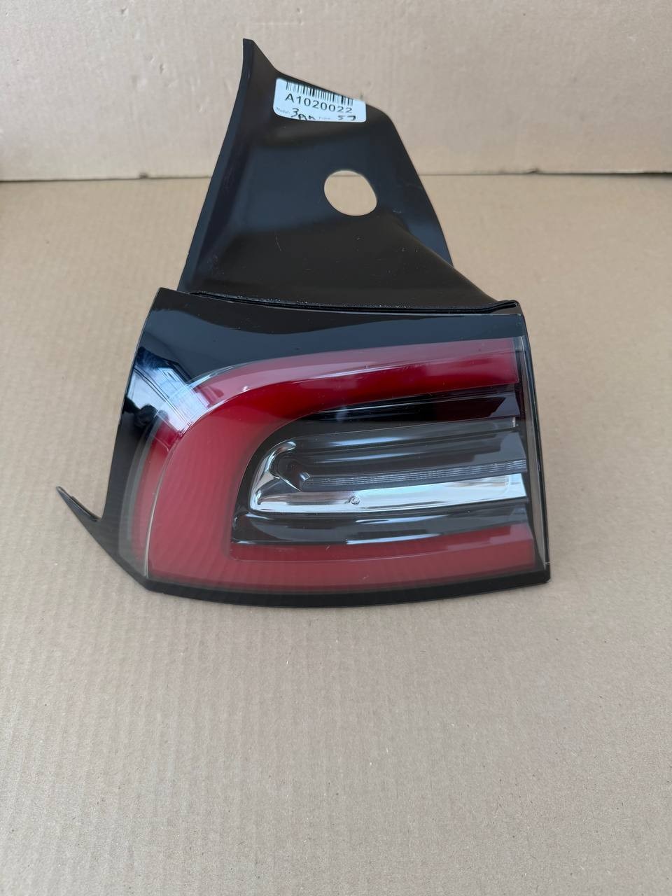 ✅ 17-23 Tesla Model 3 / Y LED Rear Outer Tail Light Left Driver Side 1077397 OEM