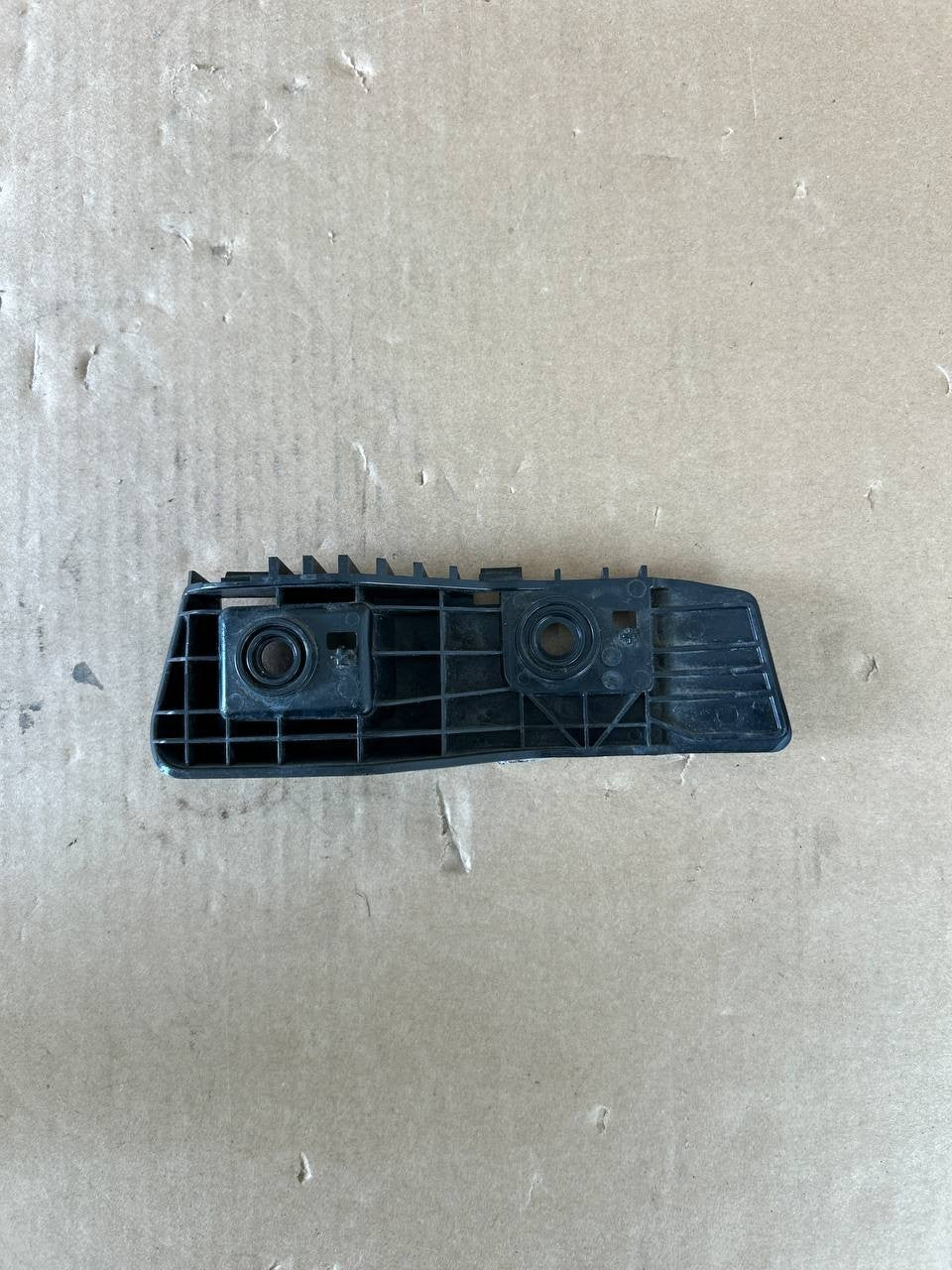 ✅ 17-23 Tesla Model 3 Tail Light Bracket Left Side 1083992-00-E