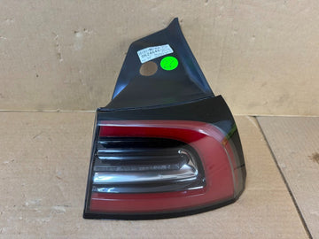 ✅ 17-23 Tesla Model 3/Y Right Rear Tail Light 3-Pin 1077398 /broken corner
