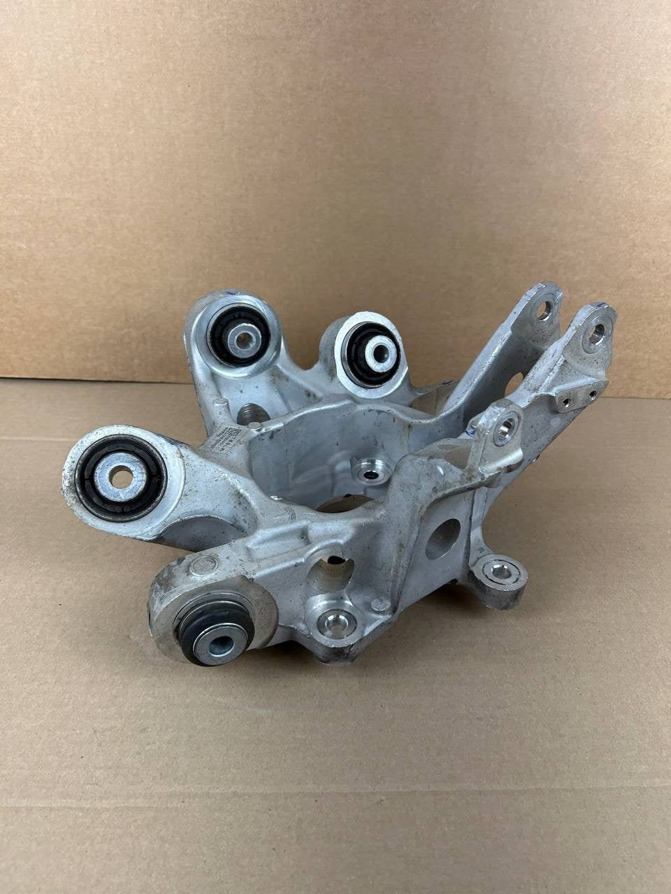 ✅OEM 21-25 Tesla Model X Rear Right Passenger Spindle Knuckle 1620416-00-H