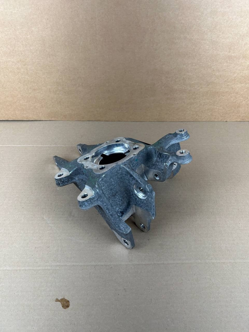 ✅ 16-20 Model S X Rear Driver Side Suspension Spindle Knuckle Left 1042506-00-B