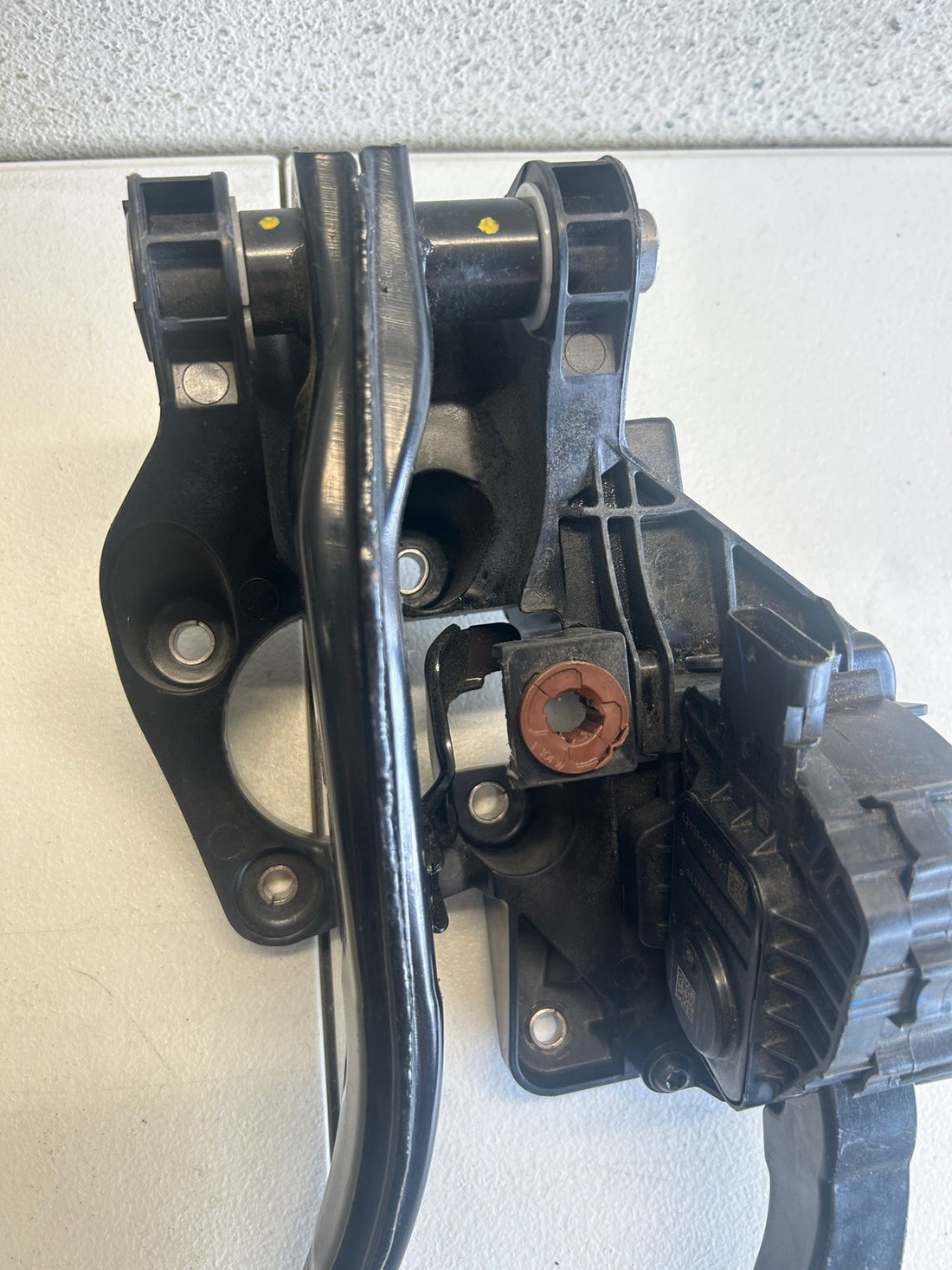✅2017-2023 Tesla 3 Brake Pedal With Bracket Assembly 1044691-00-D OEM