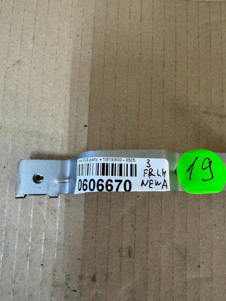 ✅NEW! Tesla Model 3 Front Bumper Left Side Liner Bracket 1104540-00-B