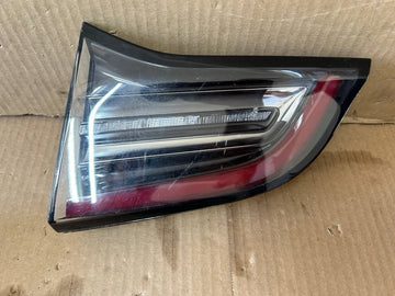 ✅2017-2020 Tesla Model 3 Right Inner Tail Light 3 Pin 1077402-00-В w/scratch