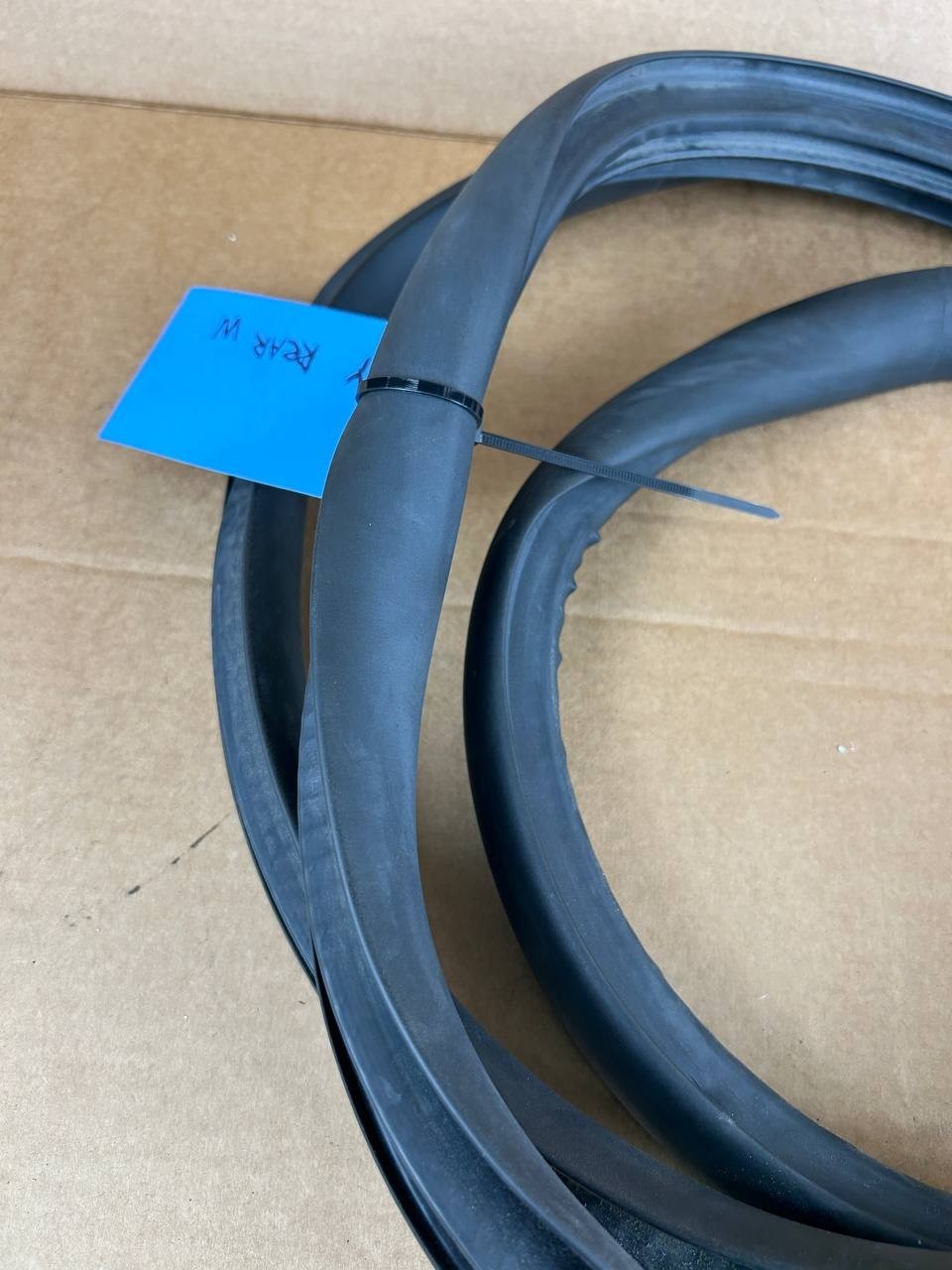 ✅Tesla Model Y Rear Right Side Door Body Weatherstrip Seal For 20-22 1497675