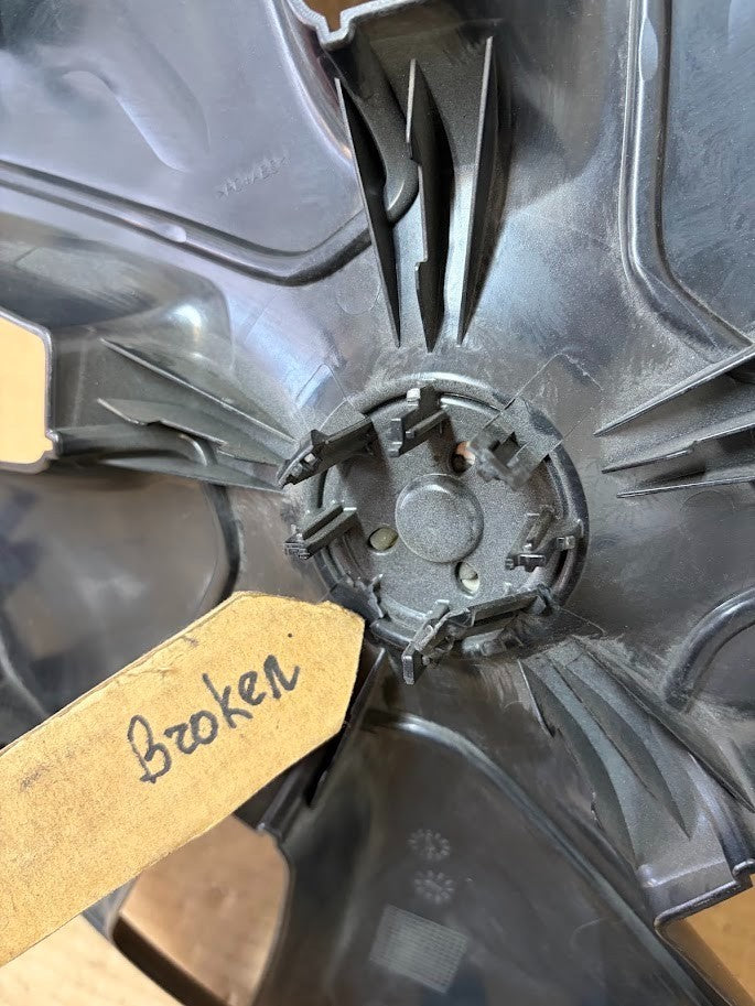 ✅ 2017-2023 Tesla Model 3 18" Wheel Hub Cap 1044271-00-B /damaged