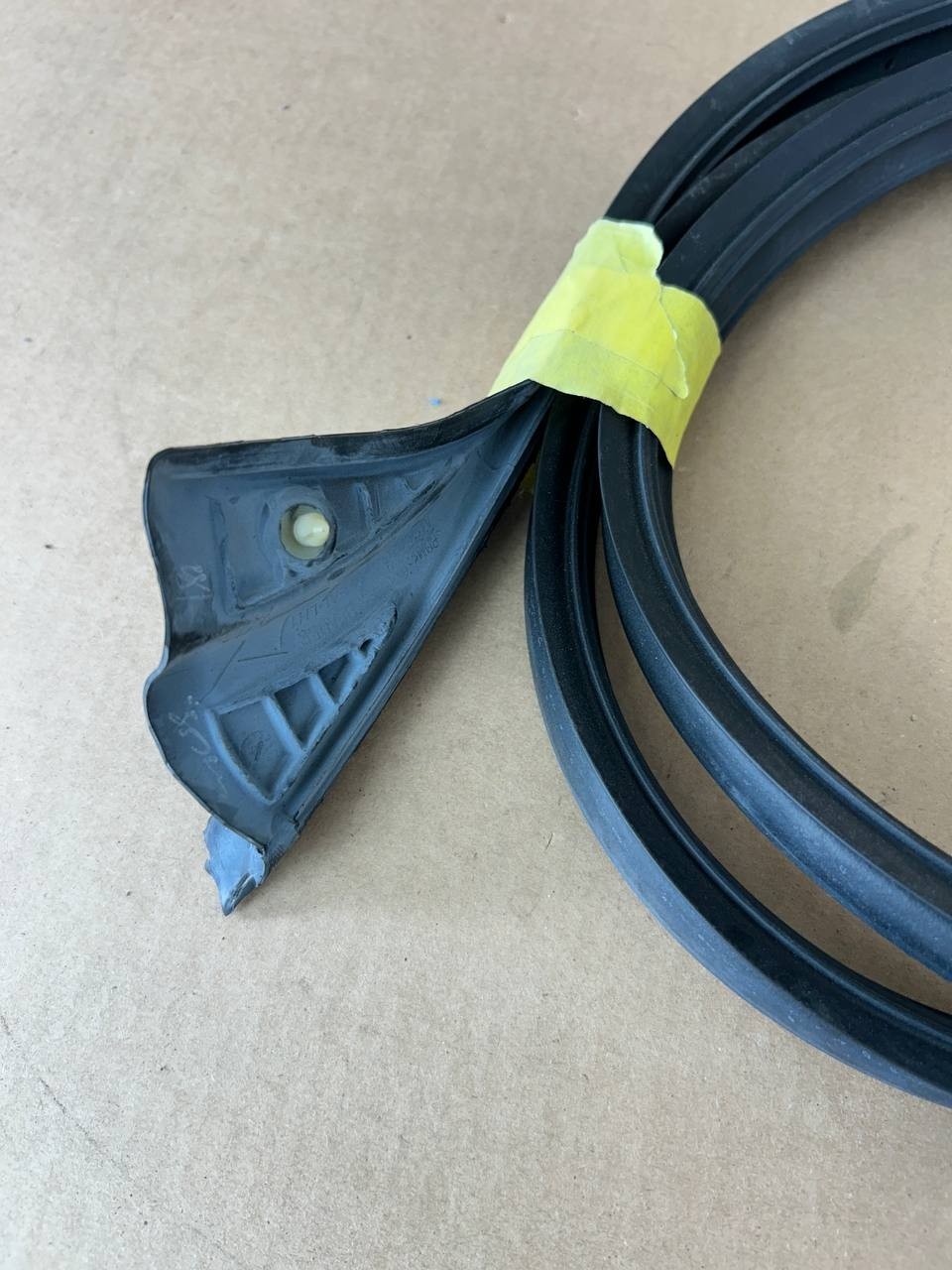 ✅NEW! OEM 20-23 Tesla Model Y Driver Side Body Header Seal Left 1497677-00-C