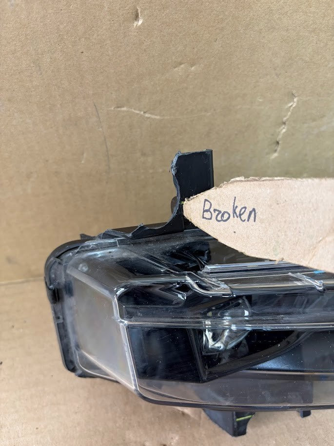 ✅ 21+ Tesla Model X Right Front Fascia Fog Lamp OEM 1621195-00-C /damaged