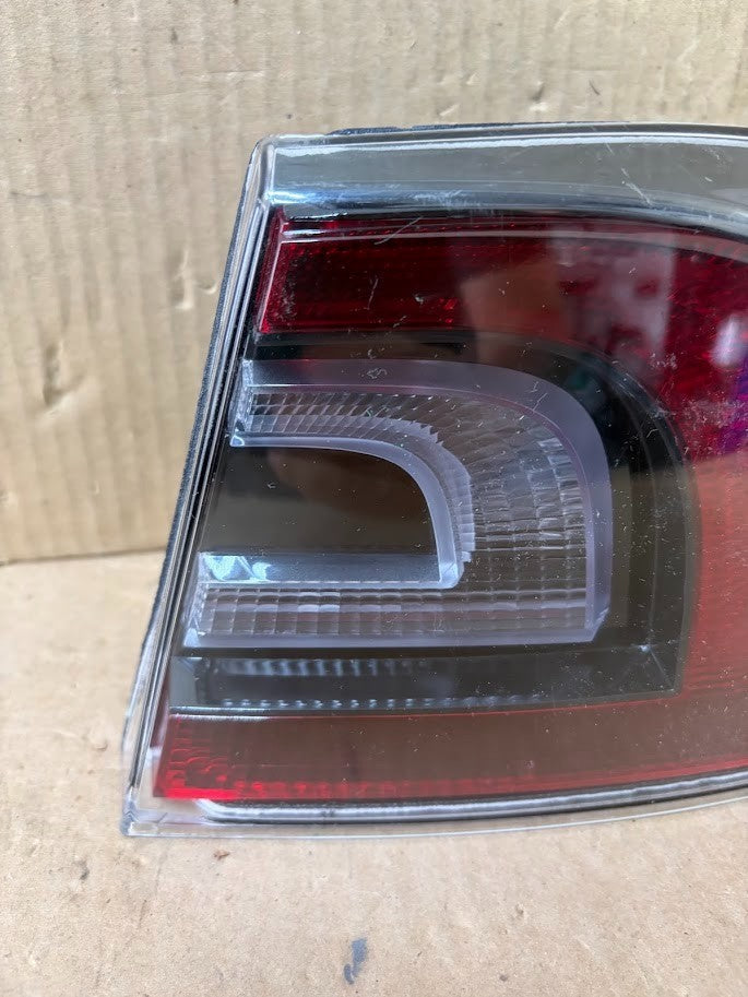 ✅ 2012-2020 OEM Tesla Model S Rear Right Side Outer Tail Light Lamp 6005919-00-G