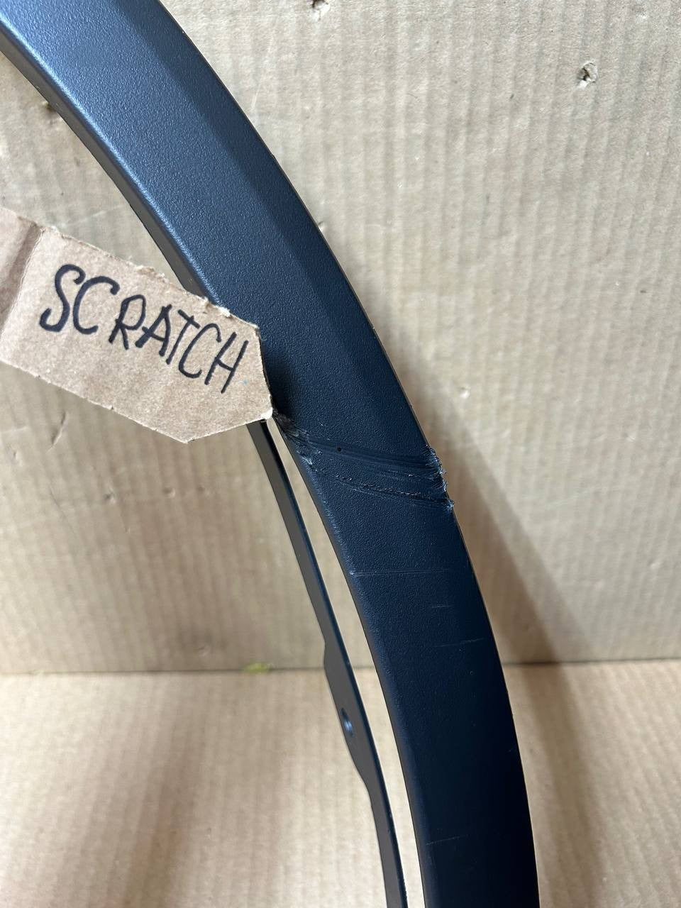 ✅25-26 Tesla Model Y Front RH Fender Garnish Molding 1937599-00-C /deep scratch