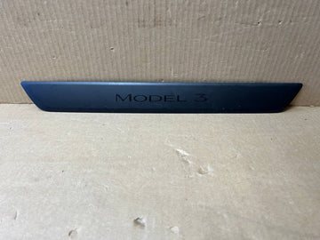 ✅2017-2023 Tesla Model 3 Front Righ Door Sill Scuff Plate Panel OEM 1504763-00-C