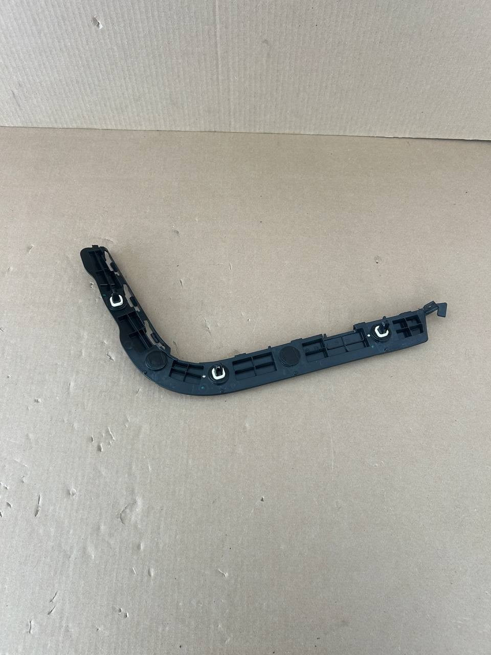 ✅ 17-23 Model 3 Rear Left Bumper Support Retainer Wing Bracket LH 1083990-00-K