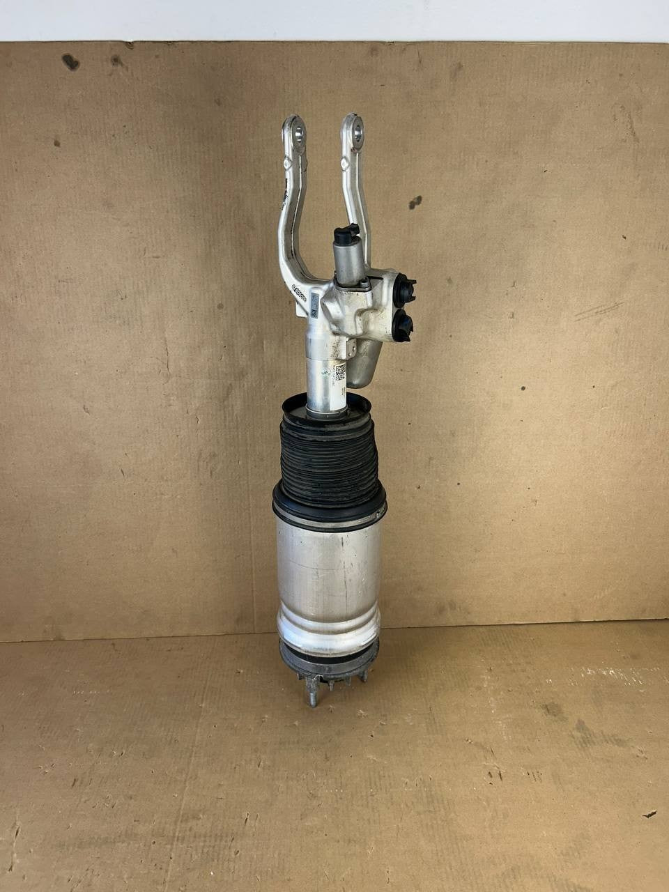✅Rivian R1T Front Right Suspension Shock Absorber C100002753-G