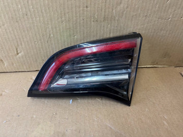✅ Tesla Model Y Rear Right Inner Taillight Assembly 4-Pin 015.342-02