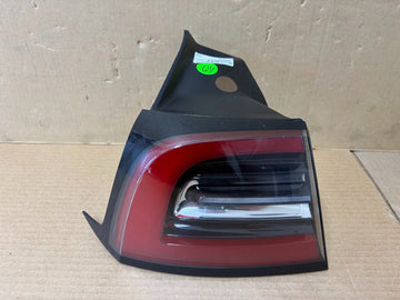 ✅2017-2023 Tesla Model Y Rear Left 4 Pin Tail Light Lamp 1502086
