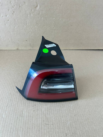 ✅OEM 2017 - 2020 Tesla Model 3 Left Driver LED Tail Light Lamp 1077397-99-G