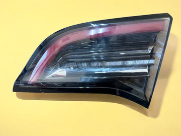 ✅2017-2020 Tesla Model 3 Right Inner Tail Light 3 Pin 1077402-00-G