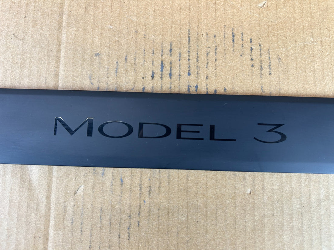 ✅Tesla Model 3 Front Left/Right Door Sill Scuff Plate Trim Panel 1504763-00B OEM