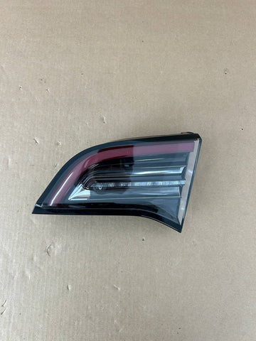 ✅17-23 Tesla Model 3 Rear Right Side LED Inner Tail Light 1077402-00-F w/scratch