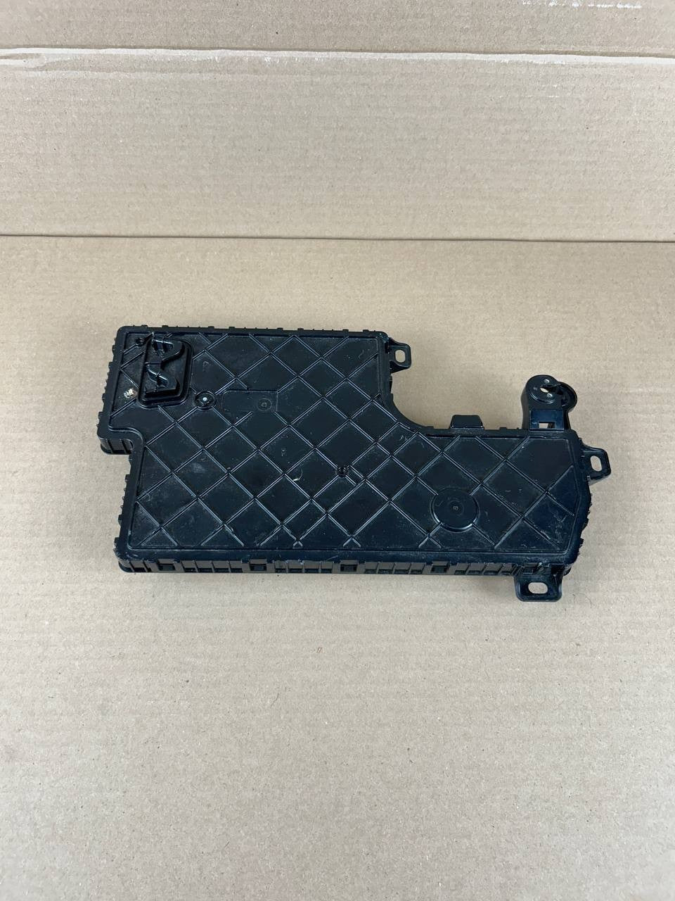 ✅ 17-23 Model 3 M3 Front Left Low Voltage Body Control Module Unit 1078673-00-F