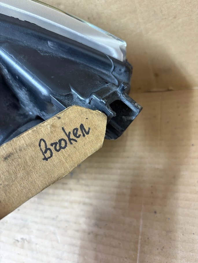 ✅ 12-16 Tesla Model S Headlight Left 6005906-00-D /broken tab