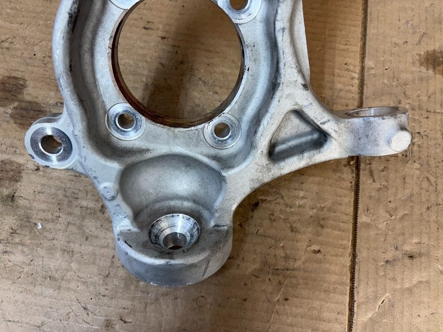 ✅ 22-24 R1T/R1S Front Left Spindle Knuckle PT00001859