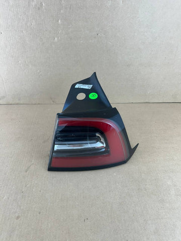 ✅21-23 Tesla Model 3 Y Rear RH Side Outer Tail Light Lamp 1502087-00-D w/scratch