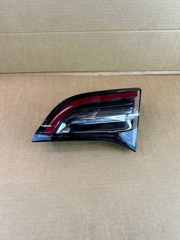 ✅ Tesla Model 3 Rear Right Passenger Side Trunk Mounted Tail Light 1077402-00-E