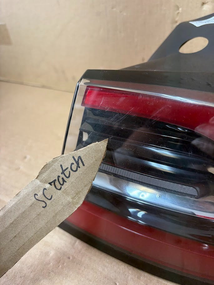 ✅20-24 Tesla Model Y/3 Rear Right Outer Tail Lamp 4 PIN 1502087-00-D /scratched