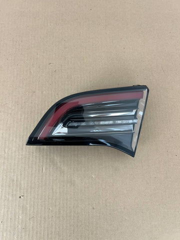 ✅17-23  Tesla Model 3 Rear Right Trunk Light 3 Pin 1077402 OEM