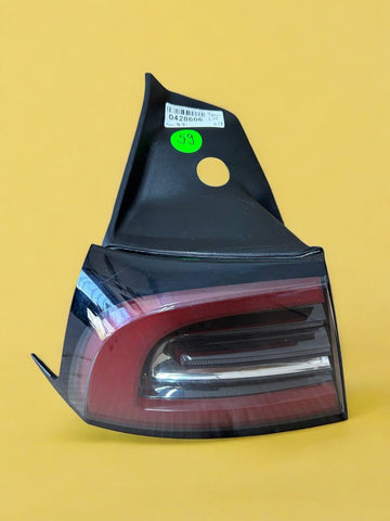 ✅Tesla Model 3/Y 17-23 Tail Lamp Outer Rear Left Light 4 Pin 1077397-00-G