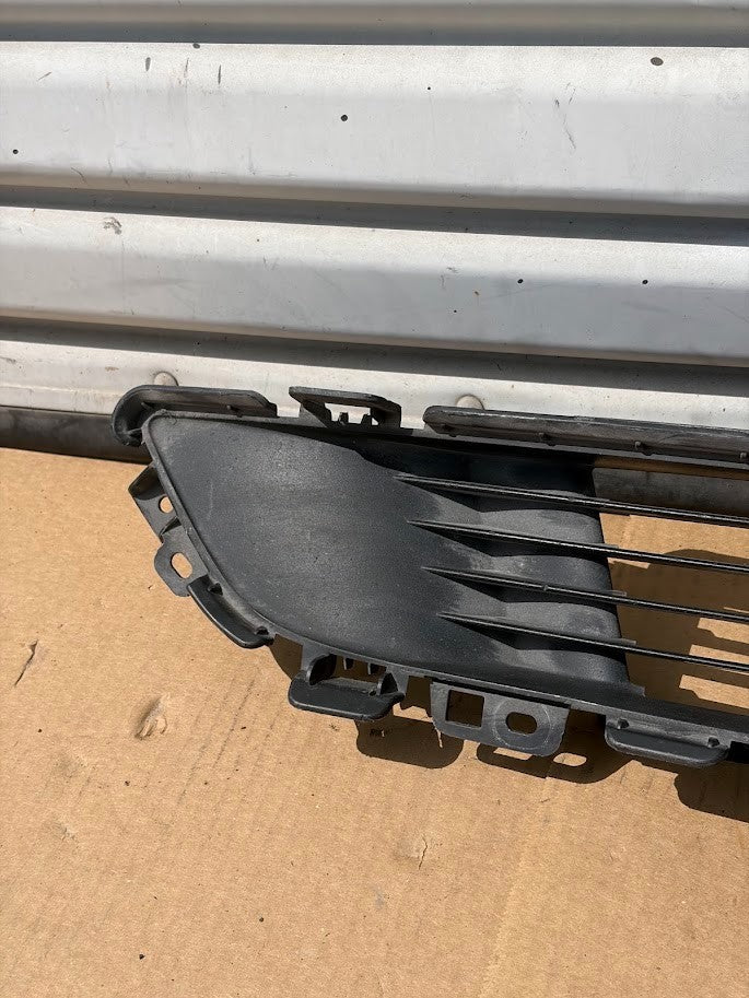 ✅20-24 Tesla Model Y Front Bumper Lower Center Grille 1493759-00-A