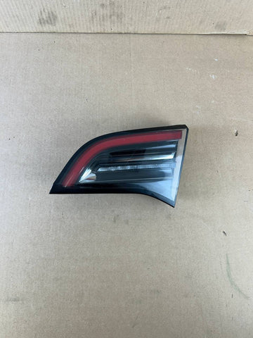 ✅ 21-23 Tesla Model 3/Y 4-Pin Inner Tail Light Right Side 1502089-00-B /scratch