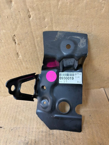 ✅2017-2023 BMW M5 F90 G30 5-Series Front Left Fender Bracket 7437505-01