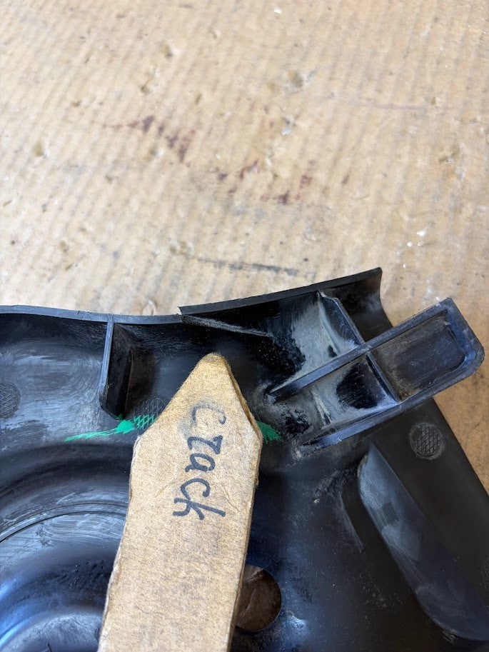 ✅20-]24 Tesla Model Y Rear Right Lower Control Arm Cover 1493636-00-A/cracked