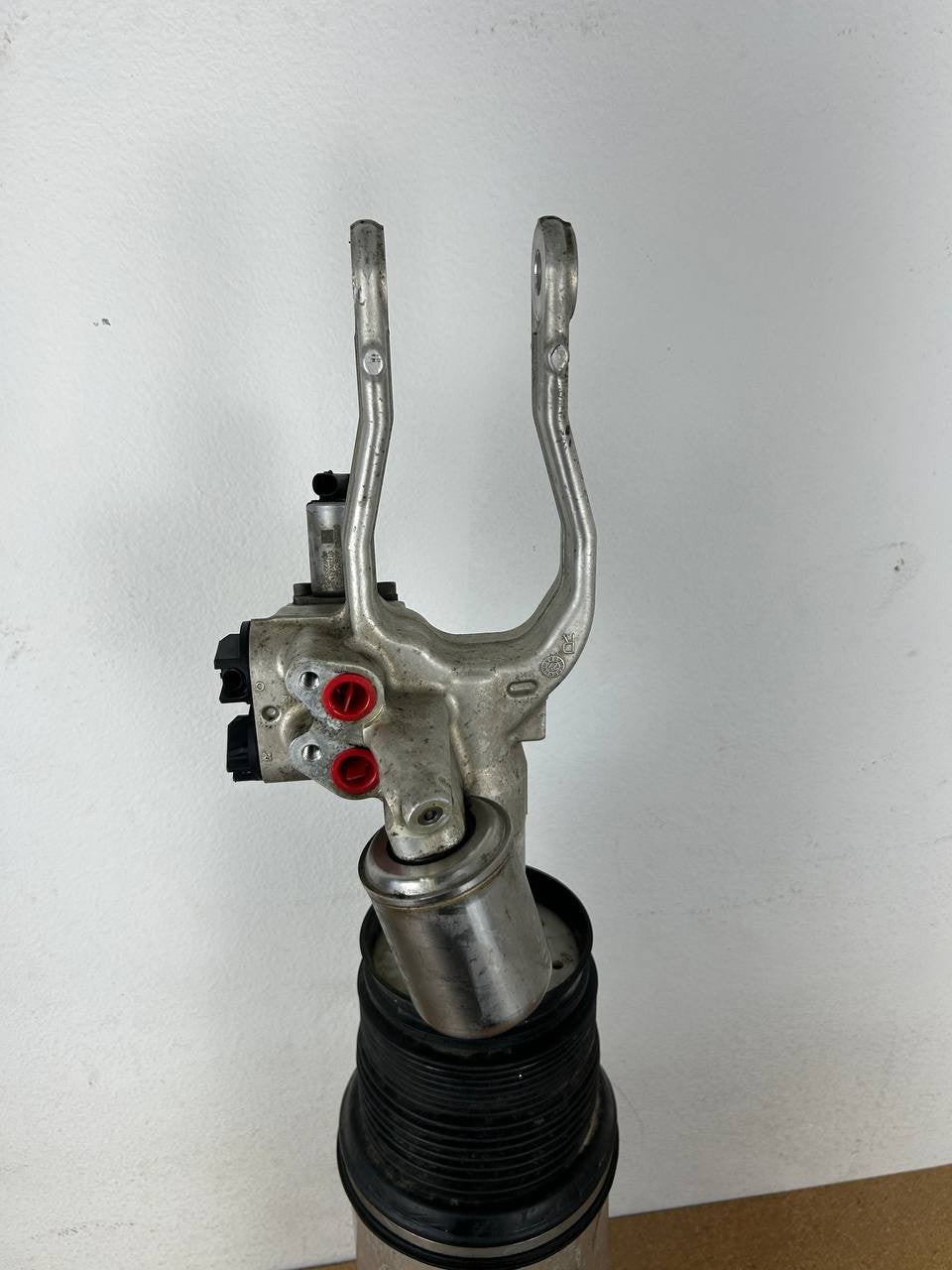 ✅Rivian R1T Front Right Suspension Shock Absorber C100002753-G