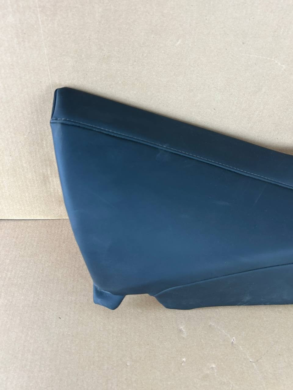 ✅ 2017-2023 Tesla Model 3 Rear Right 2 Row Seat Bolster Cover Black 1096031-01-J
