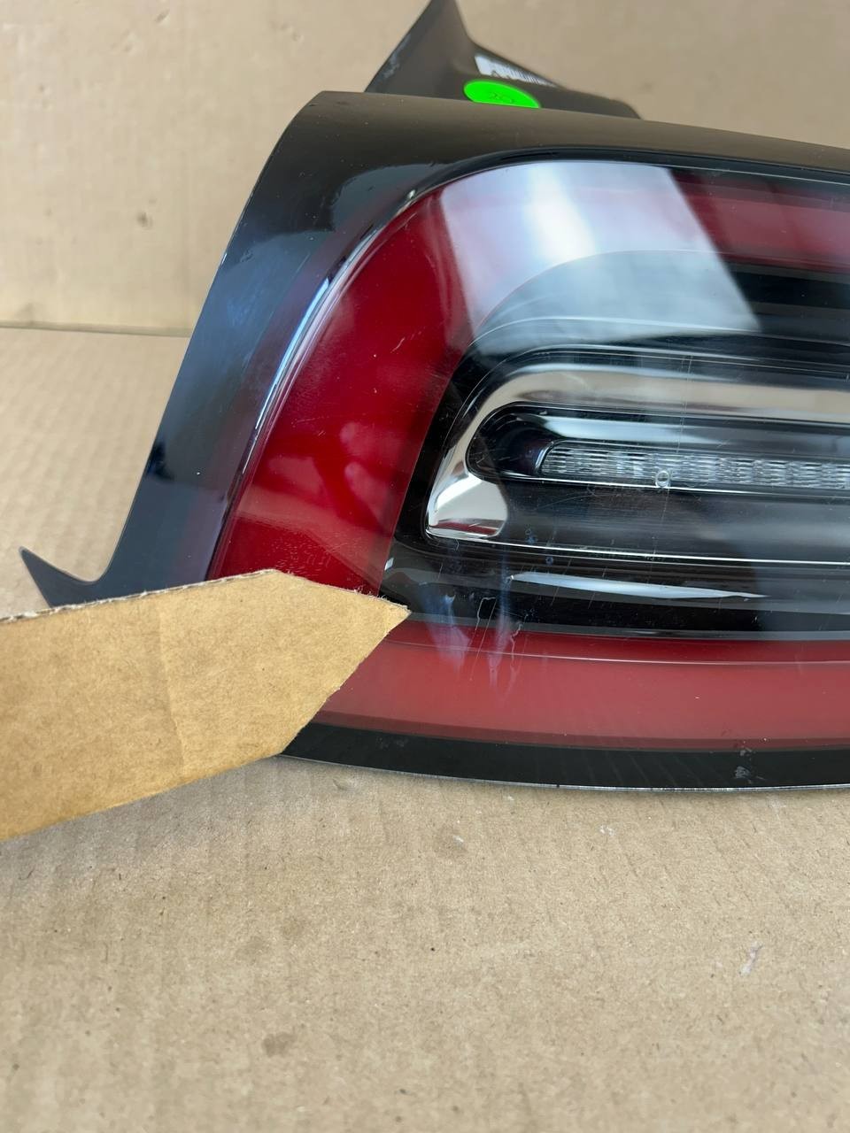 ✅ Tesla Model 3 Rear Left Tail Light Lamp Quarter Mounted 1077397 w/scratch