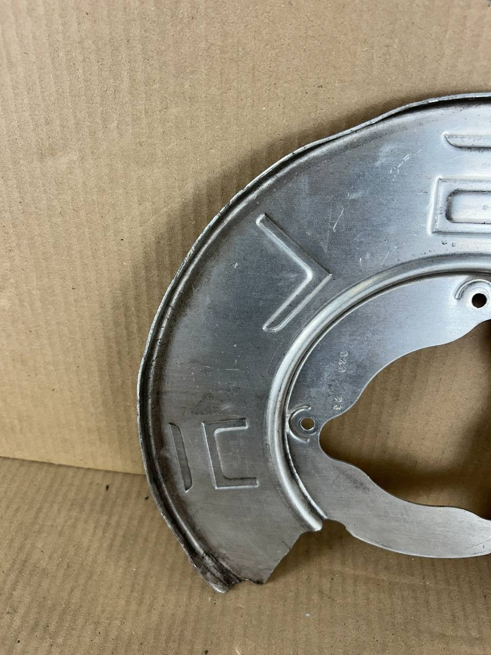 ✅ 2019 Tesla Model 3 Rear Right Side Brake Disc Protection Plate 1044666-C