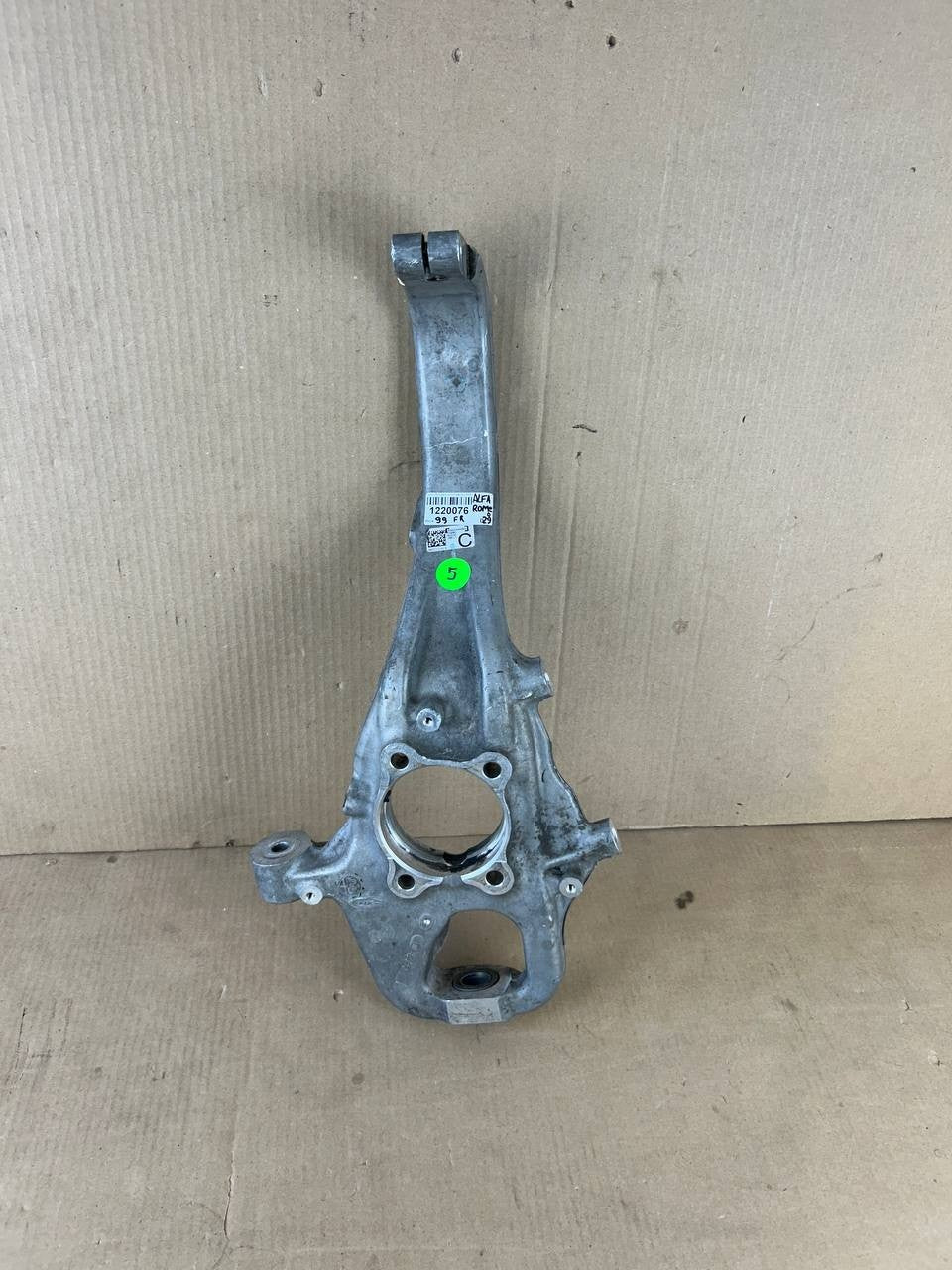 ✅ 17-19 Alfa Romeo Giulia Front Left Side Spindle Knuckle 00505445600