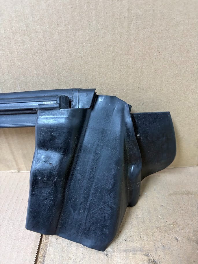 ✅17-23 Tesla Model 3 Rear Right Door Inner Belt Weatherstrip OEM 1090504-00-F