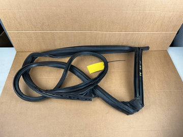 ✅ 17-23 Tesla Model 3 Front Right Door Body Weatherstrip Rubber Seal 1090499