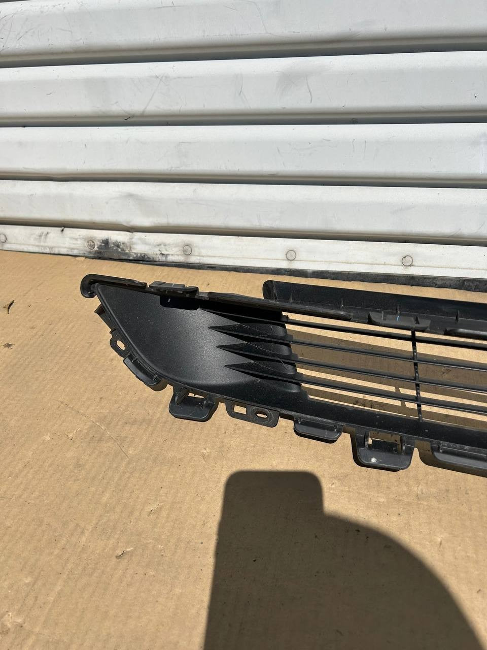 ✅ 2020-2024 Tesla Model Y Front Bumper Lower Center Grille Oem 1493759-00-A