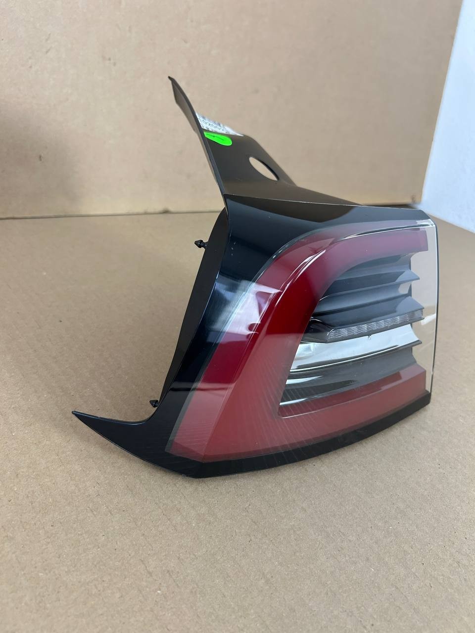 ✅ 17-23 Tesla Model 3 / Y LED Rear Outer Tail Light Left 3 Pin 1077397 OEM