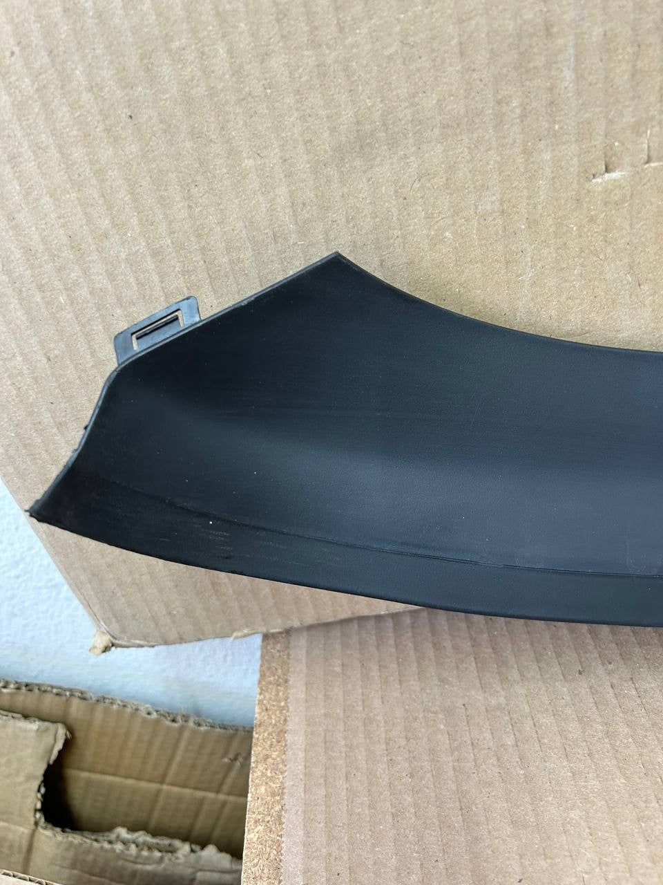 ✅ 15-21 Tesla Model X  Rear Bumper Center Molding Trim 1047976-00-D